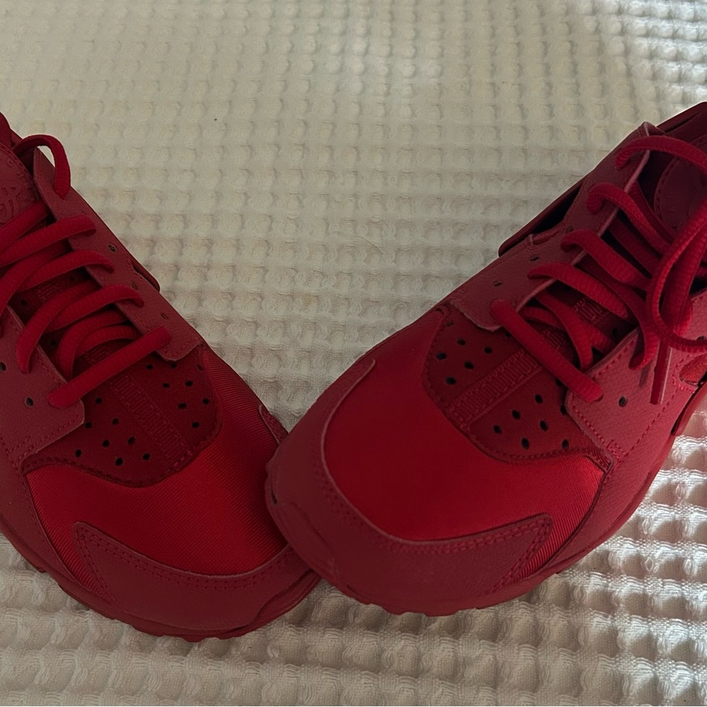 Red Athletic Huarache Sneakers for woman super comfortable brand new never worn.